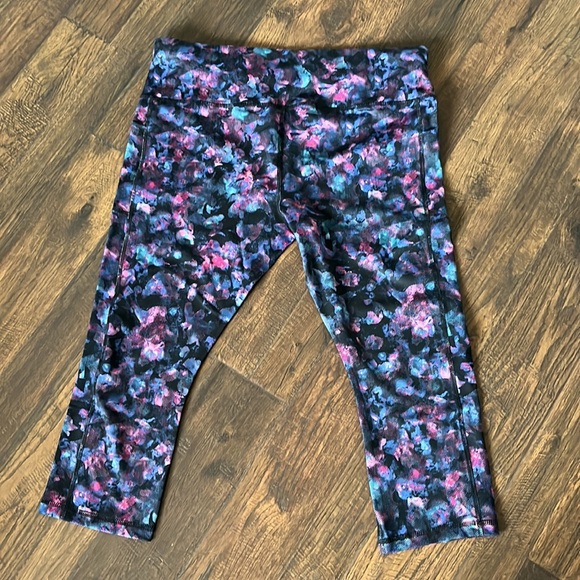 Avia Women's Active Performance
Legging Capri Pants Size S (4-6) Multi Color - Picture 8 of 12